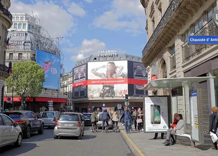 Studio Cocoon With View In The Heart Of Paris 09